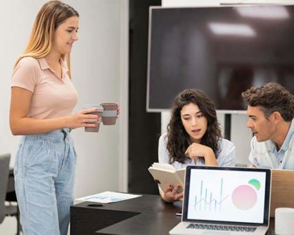 Do administrative assistant jobs require experience?